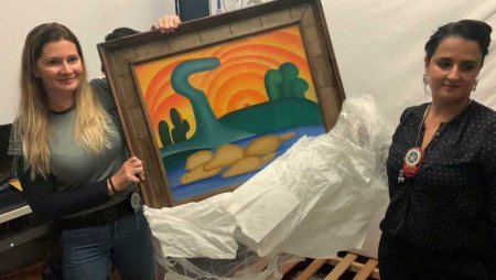 O femeie a furat de la mama ei tablouri de 140 de milioane de dolari, cu ajutorul unei prezicătoare care i-a spus că sunt blestemate